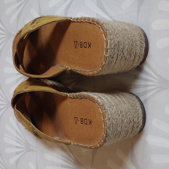 $5 Deal Kelsi Dagger Brooklyn yellow wedge - Picture 4 of 7